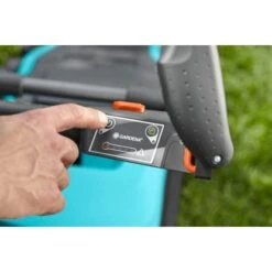 Gardena Akku-Rasenmäher Set PowerMax Li-40/37 Inkl. Akku Und Ladegerät 22 Gardena Akku-Rasenmäher Set PowerMax Li-40/37 Inkl. Akku Und Ladegerät -Familie Produkt Geschäft 31 3050 4078500031097 pt08