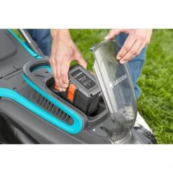 Gardena Akku-Rasenmäher Set PowerMax Li-40/37 Inkl. Akku Und Ladegerät 23 Gardena Akku-Rasenmäher Set PowerMax Li-40/37 Inkl. Akku Und Ladegerät -Familie Produkt Geschäft 31 3050 4078500031097 pt09