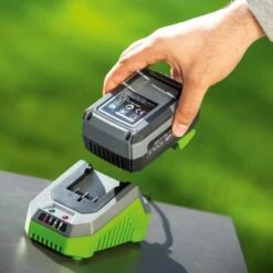 LUX 20 V Li-Ion Akku 1 PowerSystem 2 Ah 14 LUX 20 V Li-Ion Akku 1 PowerSystem 2 Ah -Familie Produkt Geschäft 4007871960514 A 02 1